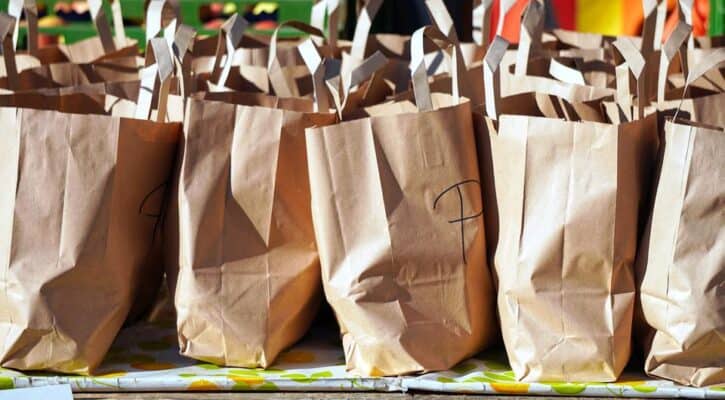 Túi giấy được sử dụng phổ biến trong đóng gói, chứa đựng thực phẩm, hàng hoá