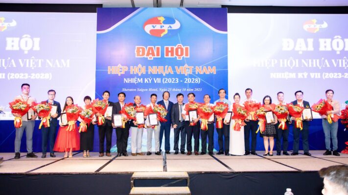 Thuận Đức được nhận chứng nhận vinh danh Doanh nghiệp có nhiều đóng góp cho sự phát triển của ngành nhựa trong 05 năm (2018-2023). 