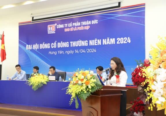 Bà Ngô Kim Dung - Phó tổng GĐ phát biểu tại Đại hội